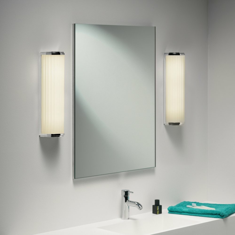 Cómo instalar un espejo de baño con luz
