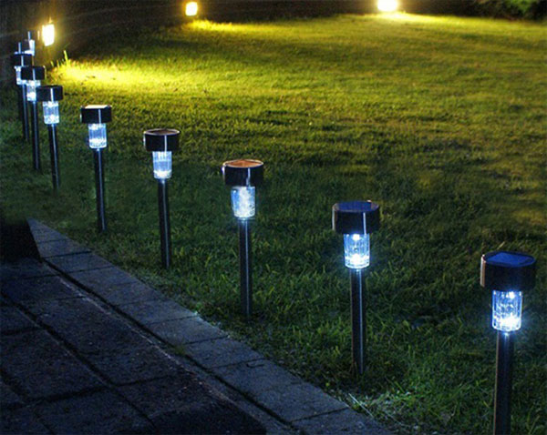 11 lámparas solares para iluminar en exterior (o en interior