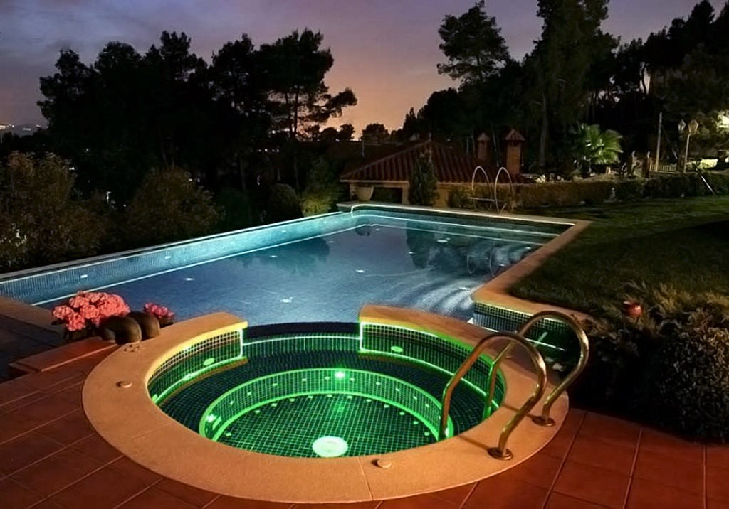 Iluminación LED para piscina - Brillante Iluminación