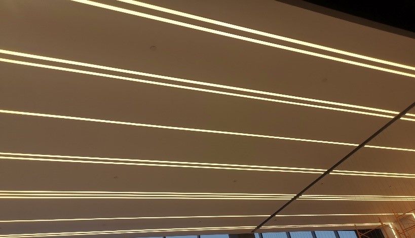 Ilumina techos y pasillos para darle un nuevo aspecto a tus oficinas