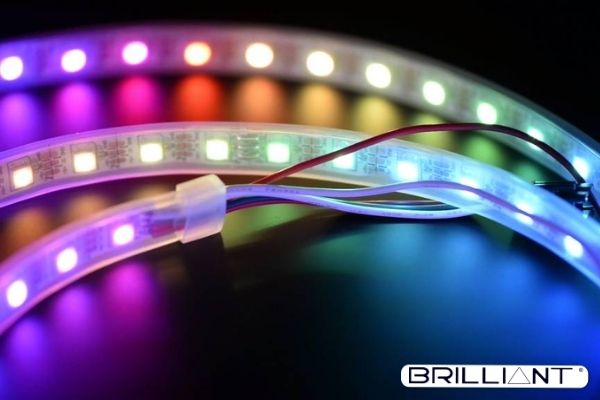 Para entender mejor cómo funciona una luminaria led, es importante conocer cómo funciona una fuente de alimentación, que es la base de poder de las luminarias para luces led.